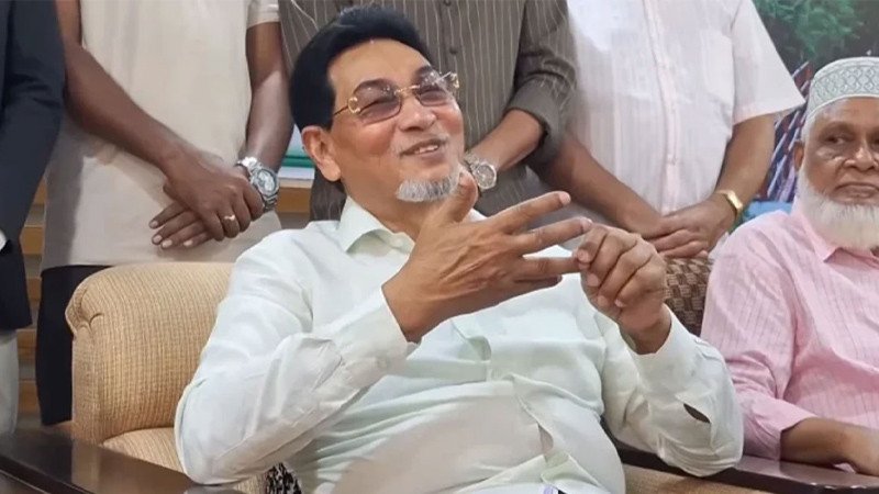 ‘শেখ হাসিনার দুপুরের খাবারে খরচ ছিল সাড়ে ১০ লাখ, তারেক রহমান খান ১৫০ টাকায়’